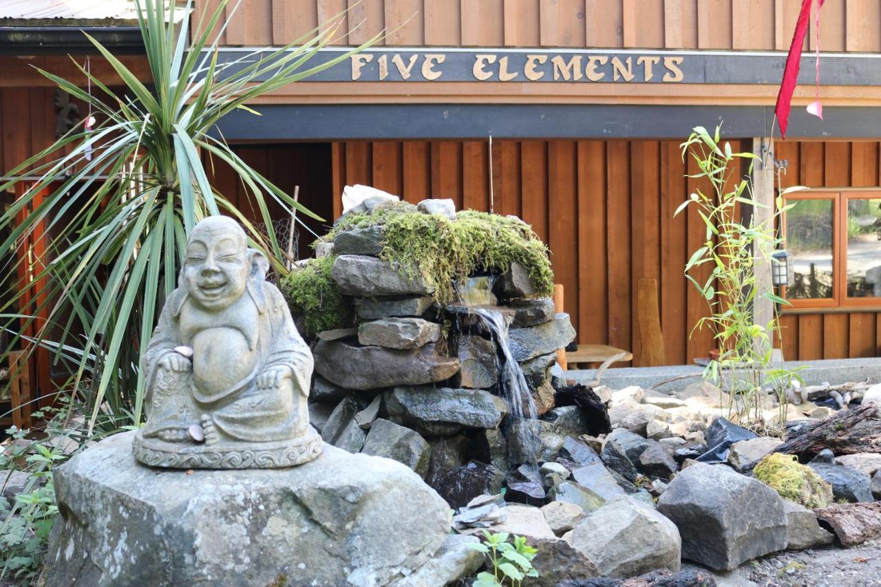 Five Elements Lodge B&B With Outdoor Spa Fernwood Exterior photo