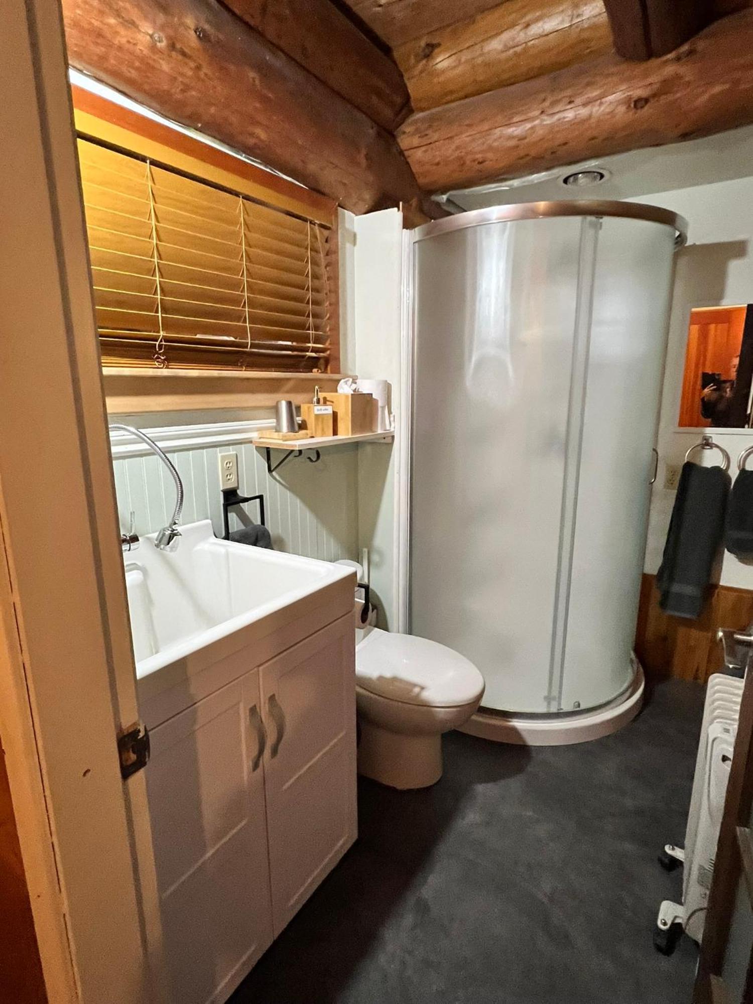 Five Elements Lodge B&B With Outdoor Spa Fernwood Exterior photo
